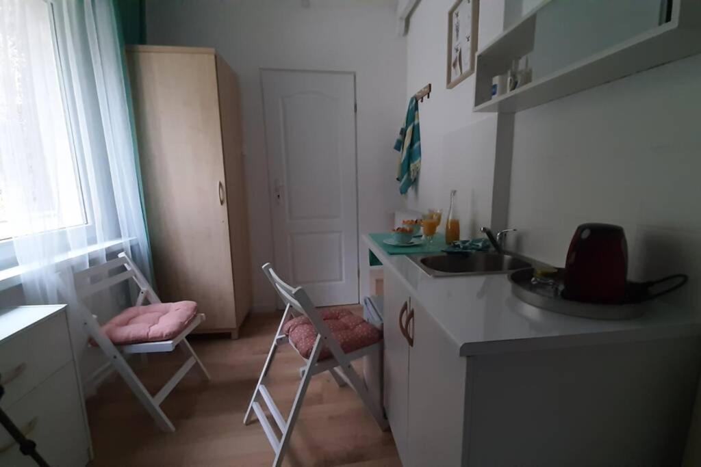 Przytulny Pokoj W Zacisznej Okolicy Z Lazienka Wspolna Dla Dwoch Pokoi 索波特 外观 照片